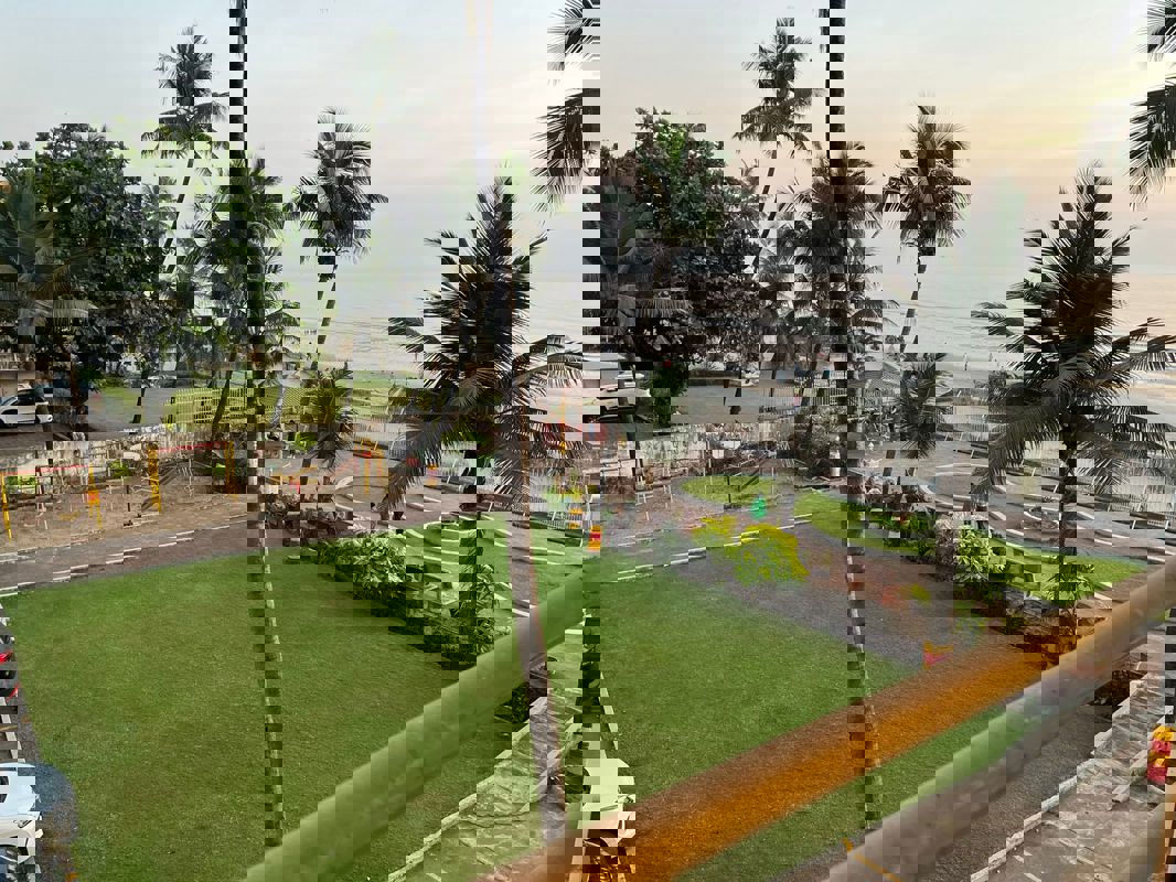 2 BHK Apartment For Sale in Palm Beach Apartments