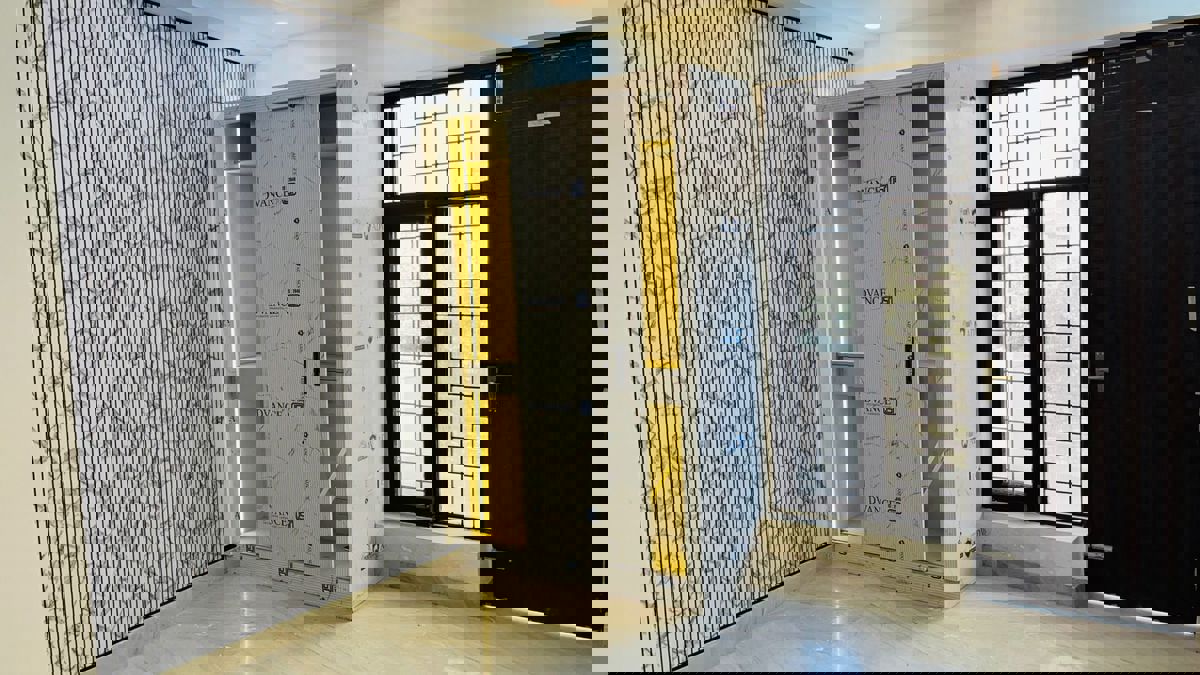 3 BHK + Pooja Room,Servant Room,Study Room,Extra Room Builder Floor For Rent in Green Fields Colony