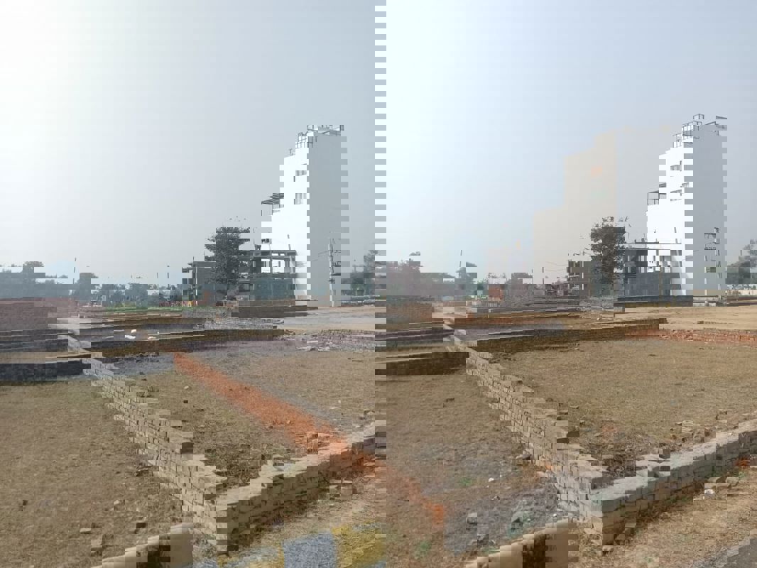 Plot For Sale in Mohanlalganj