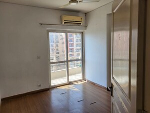 Room in 3 BHK Apartment at BPTP The Resort, Sector 75 – for Rent