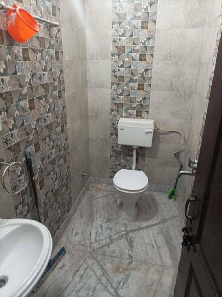 Bathroom, danda dhoran 2 Bedroom 1400 Sq.Ft. Apartment In Danda Dhoran Dehradun 9789485