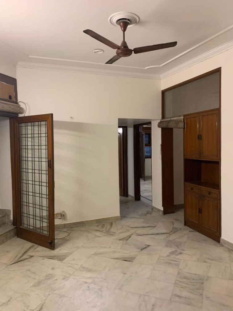 Room, sarvodaya enclave 3 Bedroom 2500 Sq.Ft. Builder Floor In Sarvodaya Enclave Delhi 9896298