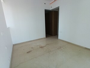 Room in 3 BHK Apartment at Kalpataru Immensa C, Kolshet Road – for Sale