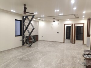 Room in 4 BHK Builder Floor at Kamras Apartment, Indrapuram – for Rent