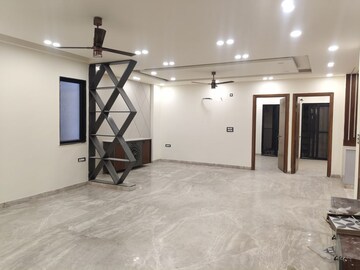 Room in 4 BHK Builder Floor at Kamras Apartment, Indrapuram – for Rent