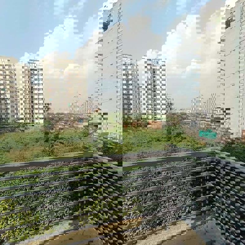 3 BHK + Servant Room Apartment For Rent in Tulip White