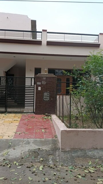 2 BHK Builder Floor For Rent in Sector 80