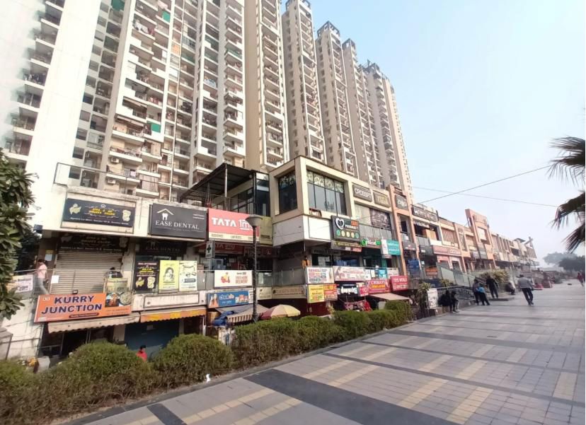 3 BHK + Pooja Room Apartment For Rent in Ajnara Le Garden