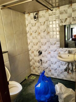 2 BHK Apartment For Rent in Tulip Apartment Santacruz West