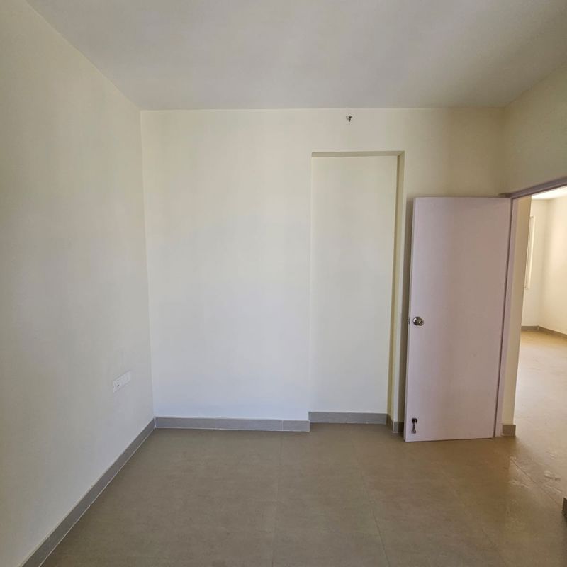 2 BHK Apartment For Sale in Sare Crescent Parc Royal Greens Phase II