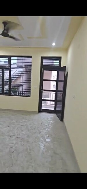 Room in 2 BHK Builder Floor at Sgm Nagar – for Rent