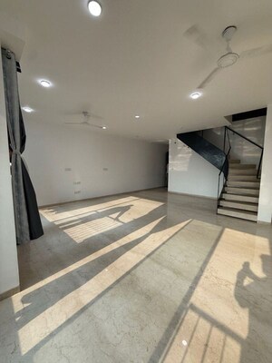 Room in 3 BHK Apartment at Oberoi Sky City, Borivali East – for Rent