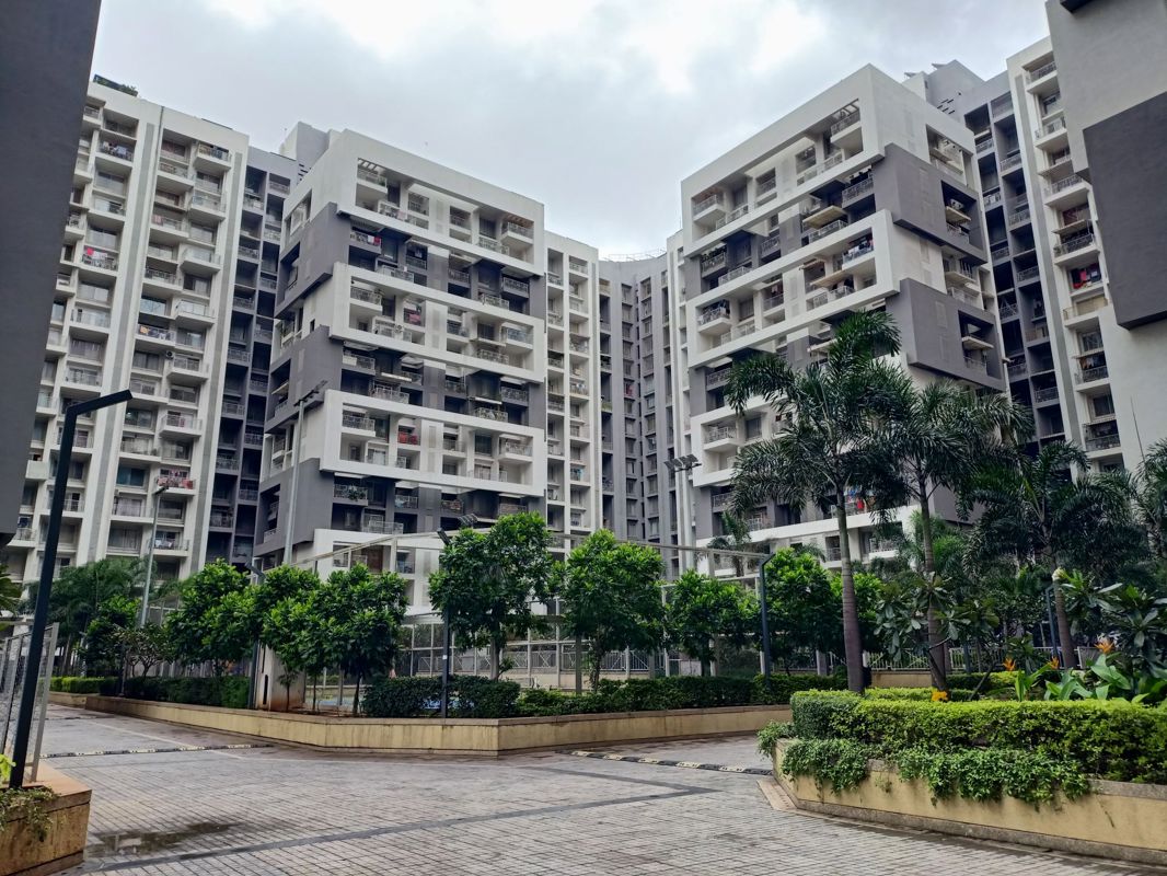 3.5 BHK + Servant Room,Store Room Apartment For Sale in Brahma F Residences