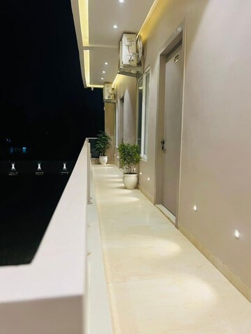 Building Lobby in 6 BHK Villa at Gomti Nagar – for Rent