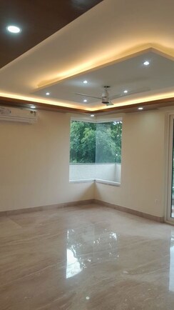 4 BHK + Pooja Room Builder Floor For Rent in Unitech South City II
