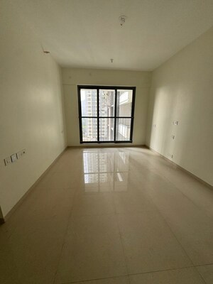 Room in 2 BHK Apartment at Kalpataru Elitus, Mulund West – for Rent