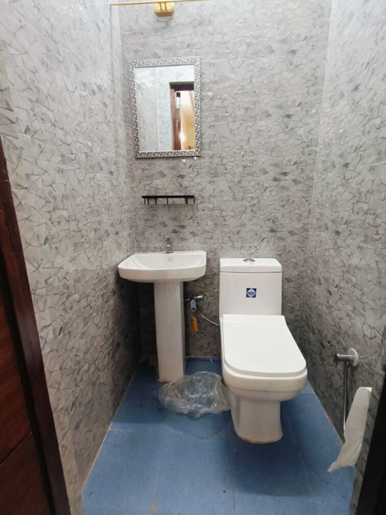 Bathroom, malviya nagar 2 Bedroom 1000 Sq.Ft. Builder Floor In Malviya Nagar Delhi 9896970