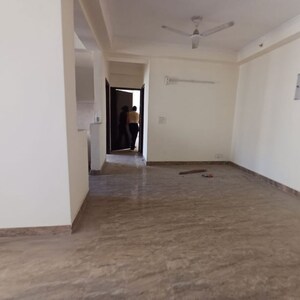 Room in 2.5 BHK Apartment at Jm Orchid, Sector 76 – for Rent