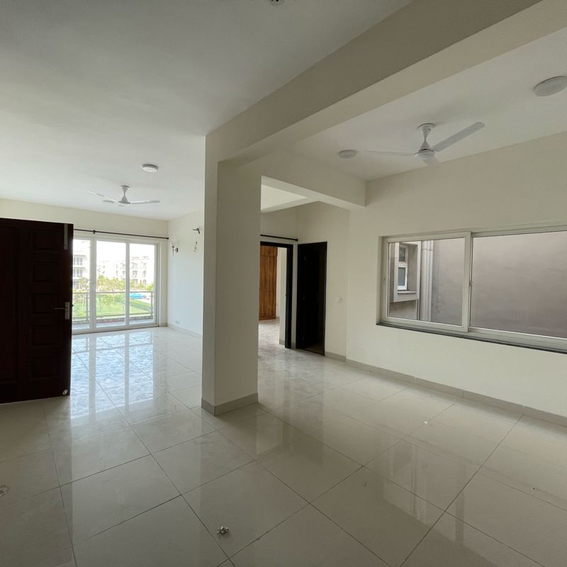 3 BHK + Pooja Room,Study Room,Extra Room Apartment For Rent in BPTP Amstoria