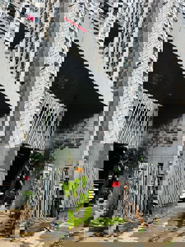 1.5 BHK Apartment For Sale in Man Opus