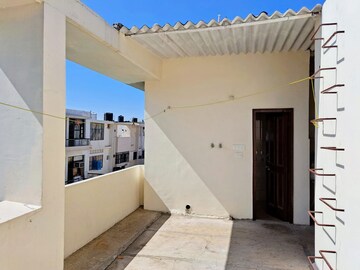 Building Lobby in 1 BHK Builder Floor at Sector 18 – for Rent