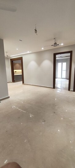 4 BHK + Servant Room,Extra Room Builder Floor For Sale in Emaar MGF Emerald Hills