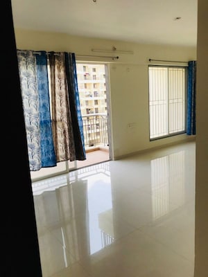 Room in 2 BHK Apartment at Kishor Platinum Towers, Wakad – for Rent