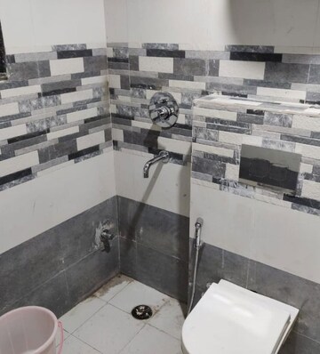 Master Bedroom in 2 BHK Builder Floor at Saurabh Niwas, Sector 40 – for Rent