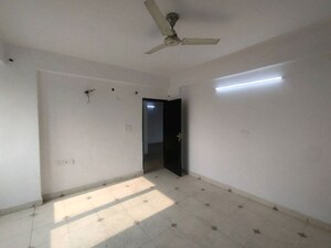 Room in 3 BHK Apartment at Sector 10 Dwarka – for Rent