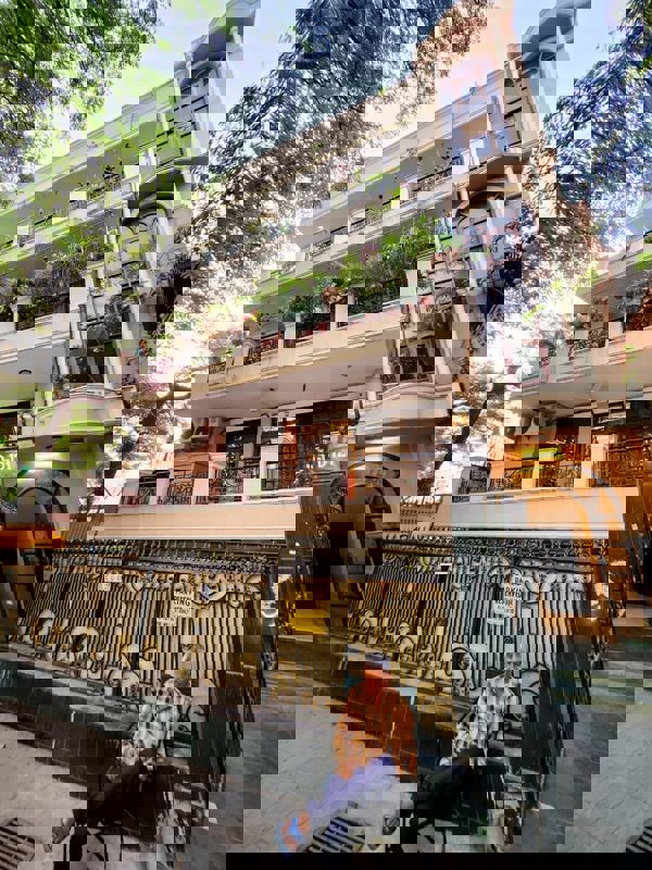 4 BHK + Servant Room Apartment For Rent in Saket