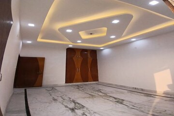 Room in 3 BHK Builder Floor at Spring Field Colony – for Rent