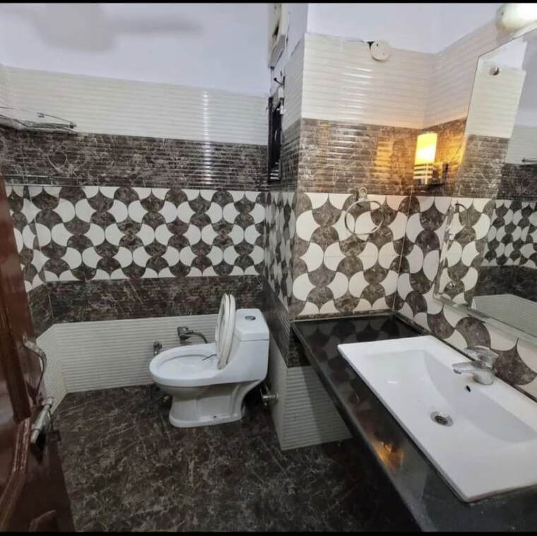 Attached Bathroom, sector 5 3 Bedroom 1600 Sq.Ft. Apartment In Sector 5 Panchkula 9898904