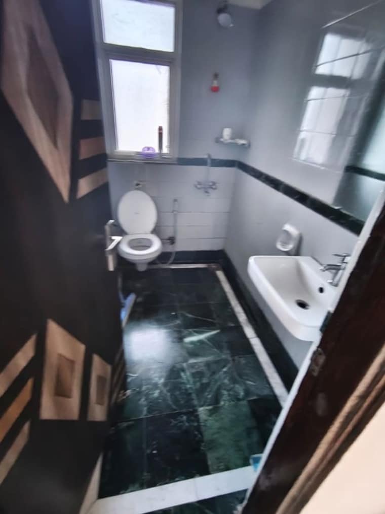 Attached Bathroom, kalkaji 2 Bedroom 839 Sq.Ft. Builder Floor In Kalkaji Delhi 9899007