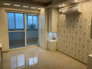 Room in 4 BHK Apartment at 4S Aradhya Extension, Sector 67a – for Rent
