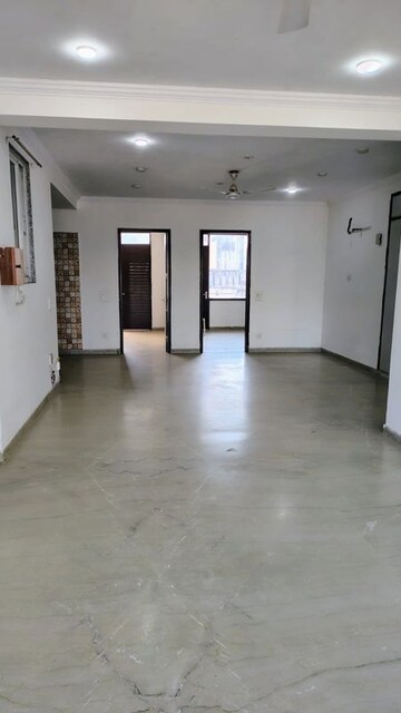 Room in 3 BHK Builder Floor at Sushant Lok 2, Sector 57 – for Sale