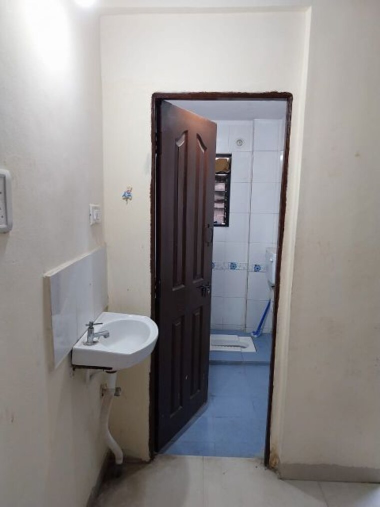 Bathroom, wakad 1 Bedroom 511 Sq.Ft. Apartment In Wakad Pune 9899094