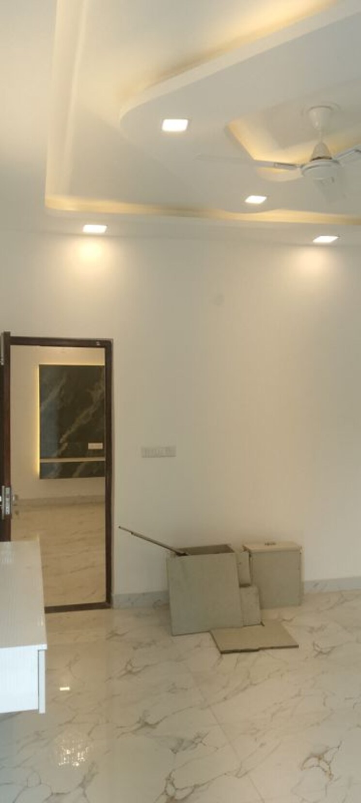 Room, spring-field 3.5 Bedroom 2500 Sq.Ft. Builder Floor In Sector 31 Faridabad 9899084