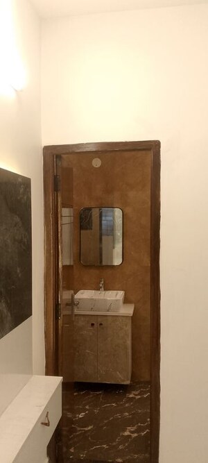 Furnished Amenities in 3.5 BHK Builder Floor at Spring Field, Sector 31 – for Sale