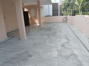 Room in 6 BHK Independent House at Gomti Nagar – for Rent