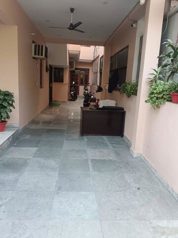 Room in 6 BHK Independent House at Gomti Nagar – for Rent
