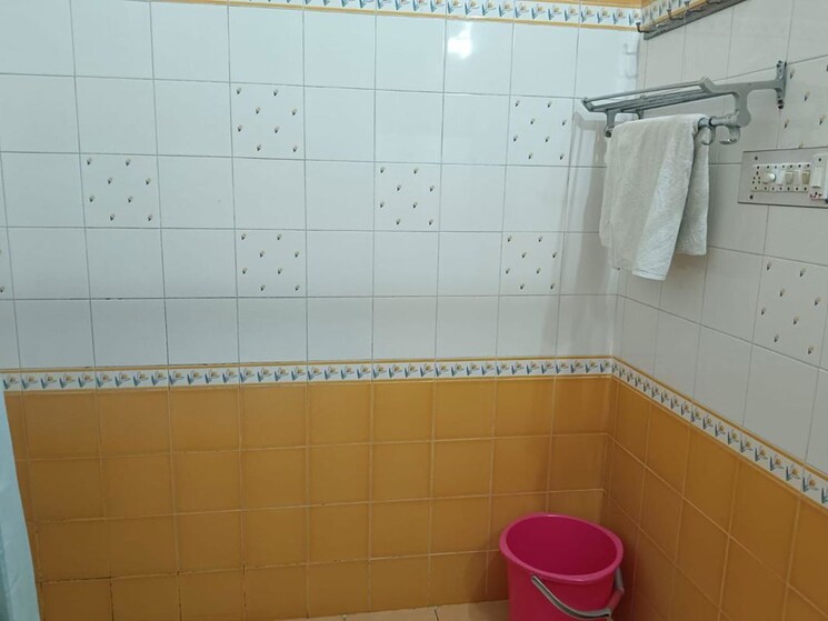 Bathroom, gomti nagar 6 Bedroom 3250 Sq.Ft. Independent House In Gomti Nagar Lucknow 9899112