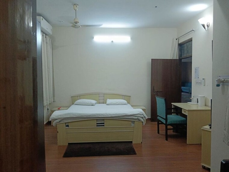 Bedroom, gomti nagar 6 Bedroom 3250 Sq.Ft. Independent House In Gomti Nagar Lucknow 9899112