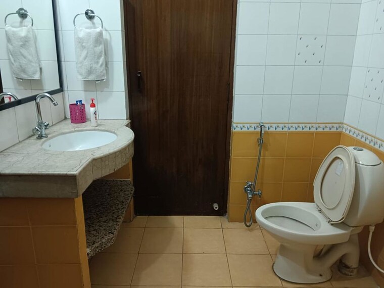 Bathroom, gomti nagar 6 Bedroom 3250 Sq.Ft. Independent House In Gomti Nagar Lucknow 9899112