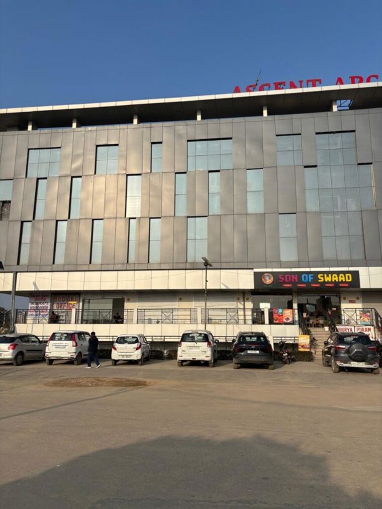  Parking, shouryapuram Commercial Shop 350 Sq.Ft. In Lal Kuan Ghaziabad 9899242