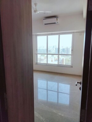 Room in 3.5 BHK Apartment at Kalpataru Radiance, Goregaon West – for Sale