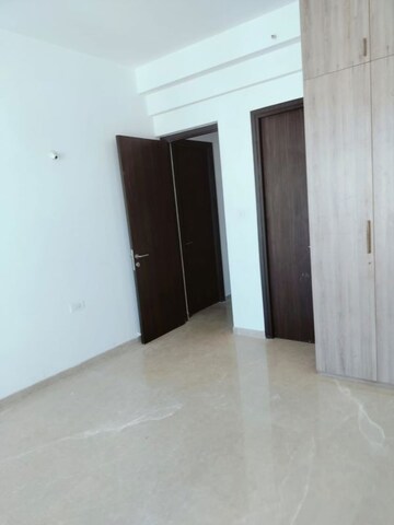 Room in 3.5 BHK Apartment at Kalpataru Radiance, Goregaon West – for Sale