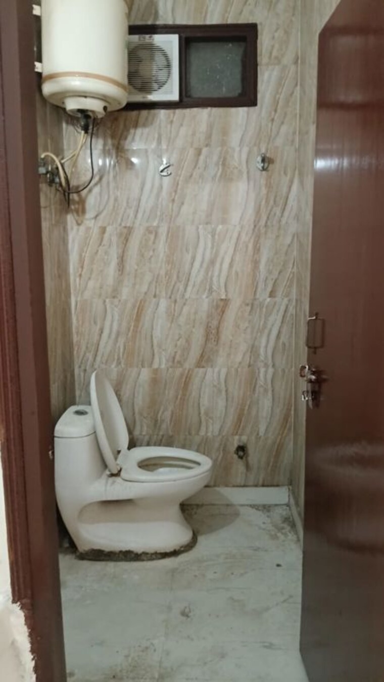 Bathroom, sector 89 3 Bedroom 213 Sq.Yd. Builder Floor In Sector 89 Faridabad 9899350