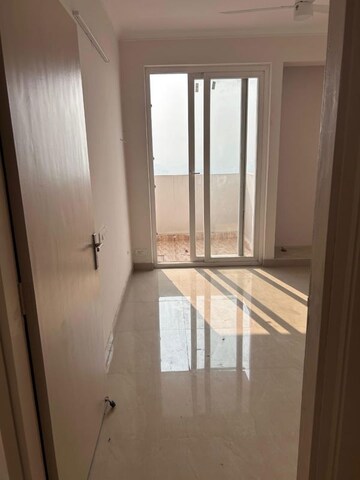 Room in 2 BHK Apartment at Amrapali Riverview, Amrapali Leisure Valley – for Rent