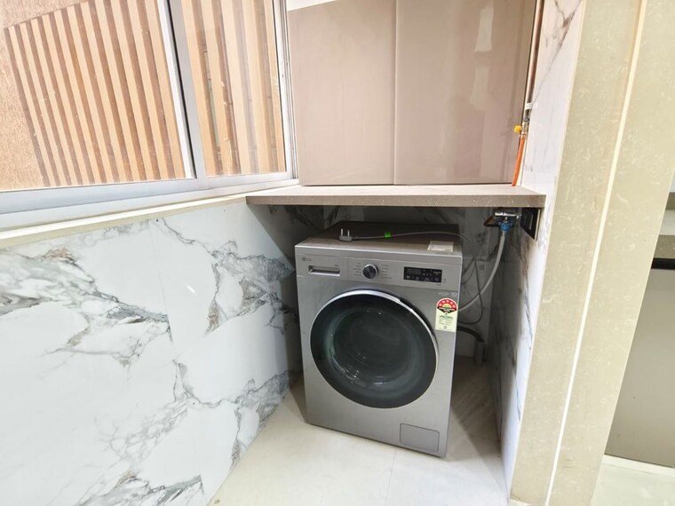 Team Area, goregaon west 2.5 Bedroom 900 Sq.Ft. Apartment In Goregaon West Mumbai 9899598