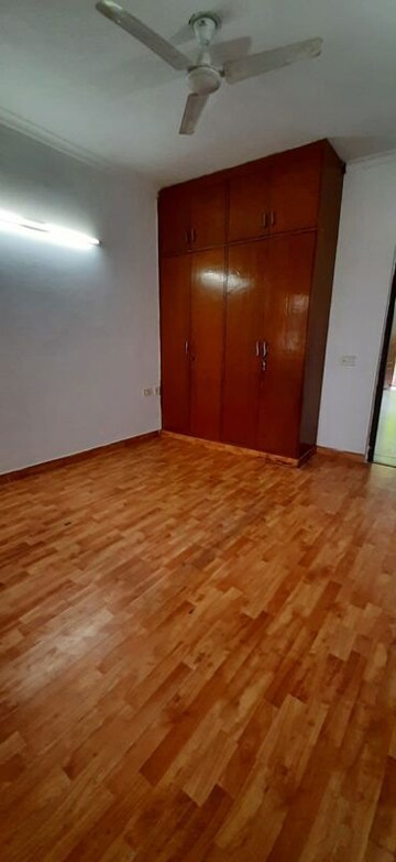 Room in 3 BHK Apartment at Today Blossoms II, Sector 51 – for Rent